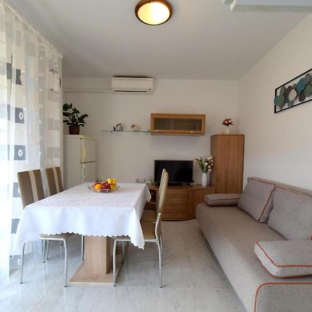 Apartment Biserka Malinska Buitenkant foto