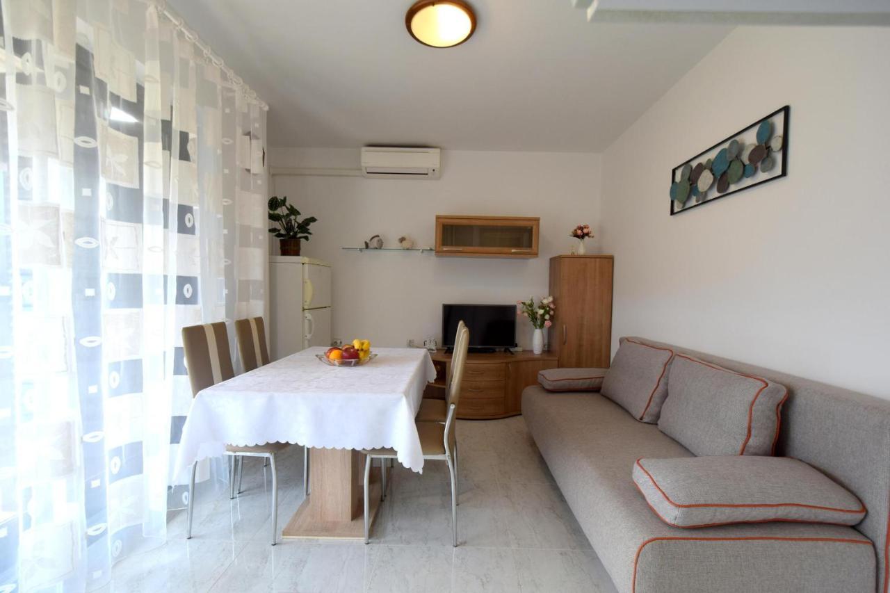 Apartment Biserka Malinska Buitenkant foto