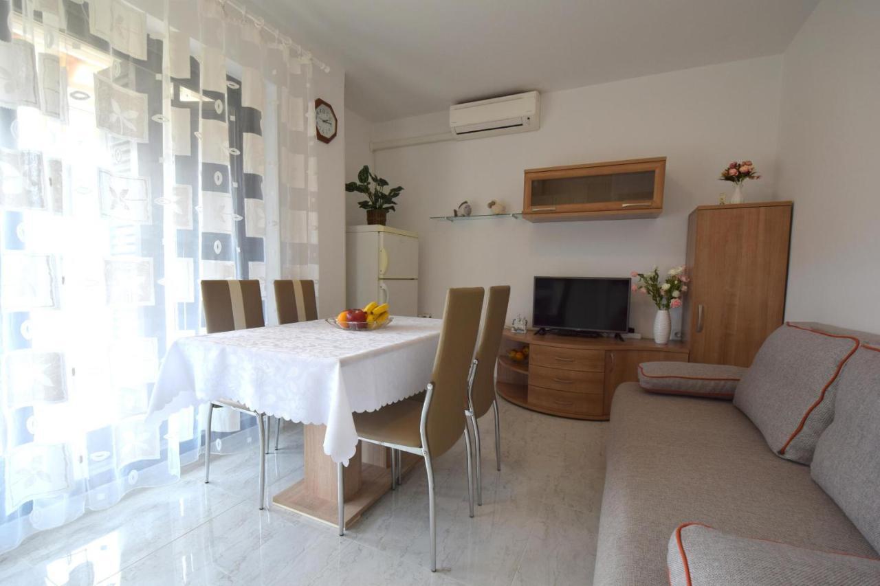 Apartment Biserka Malinska Buitenkant foto
