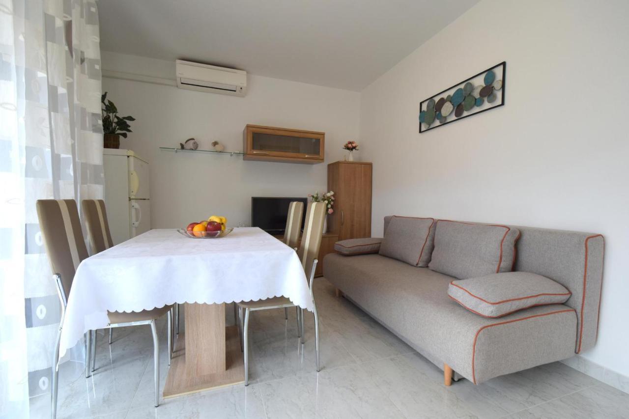 Apartment Biserka Malinska Buitenkant foto