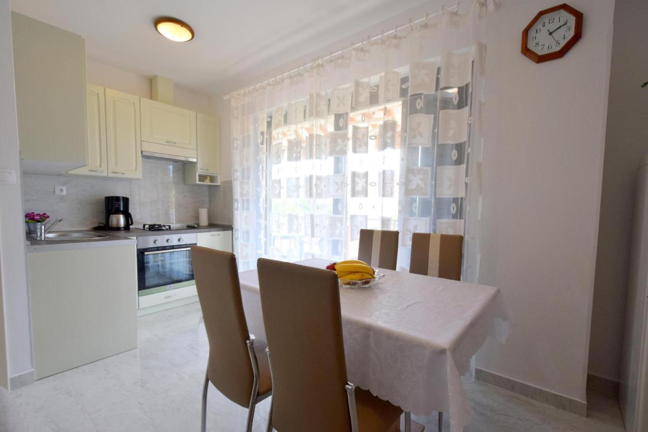 Apartment Biserka Malinska Buitenkant foto
