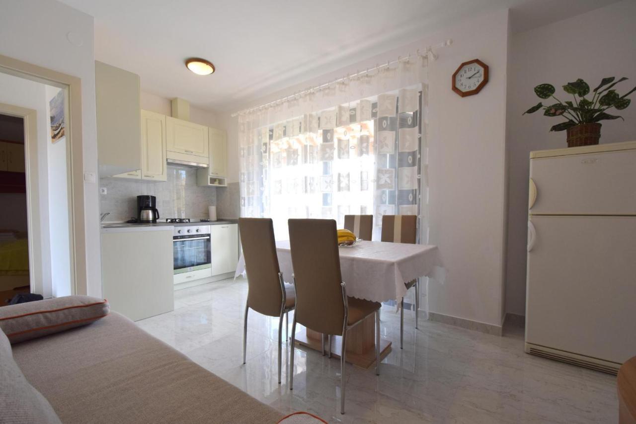 Apartment Biserka Malinska Buitenkant foto