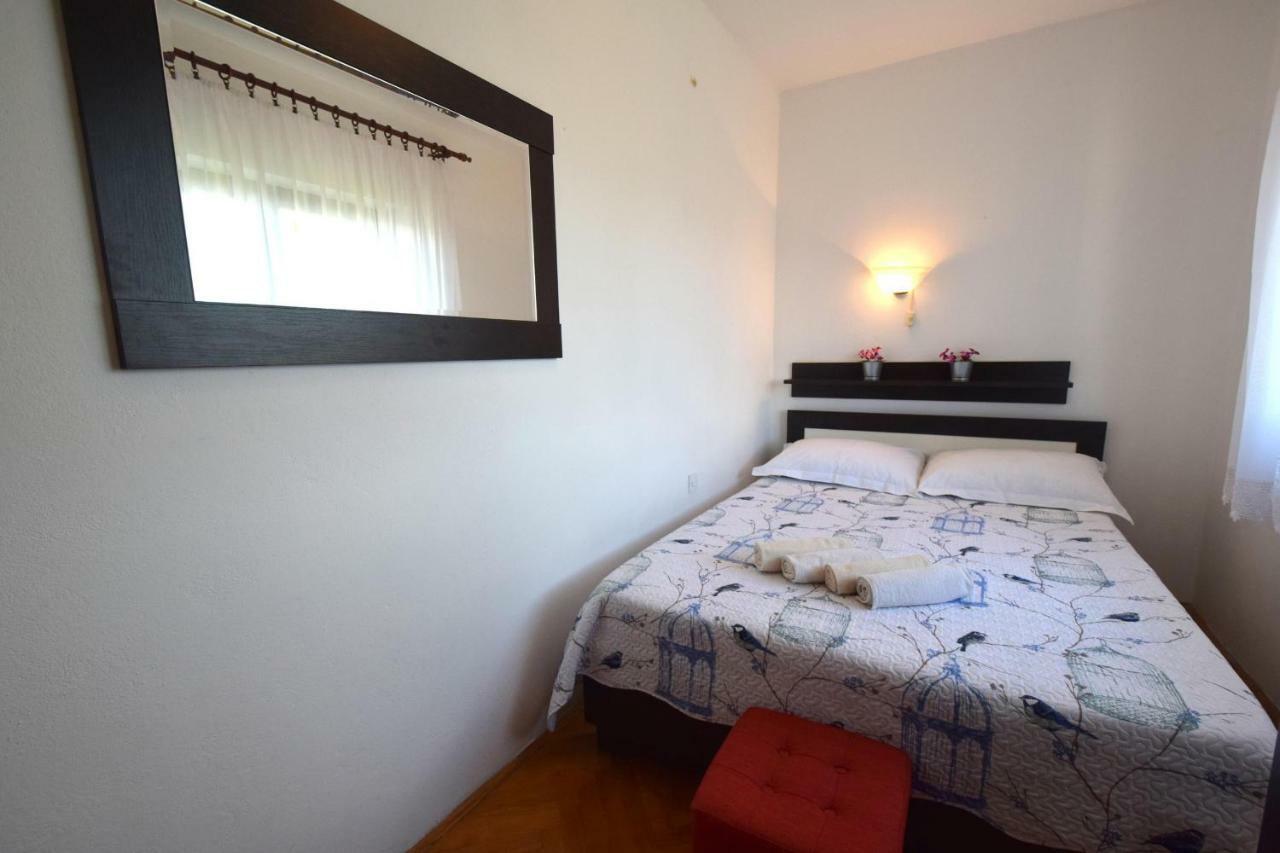 Apartment Biserka Malinska Buitenkant foto