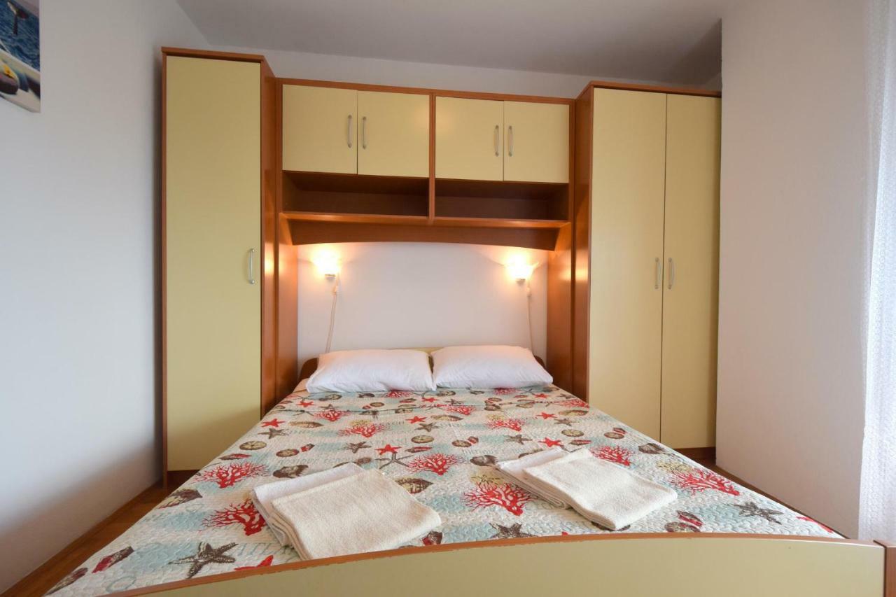Apartment Biserka Malinska Buitenkant foto