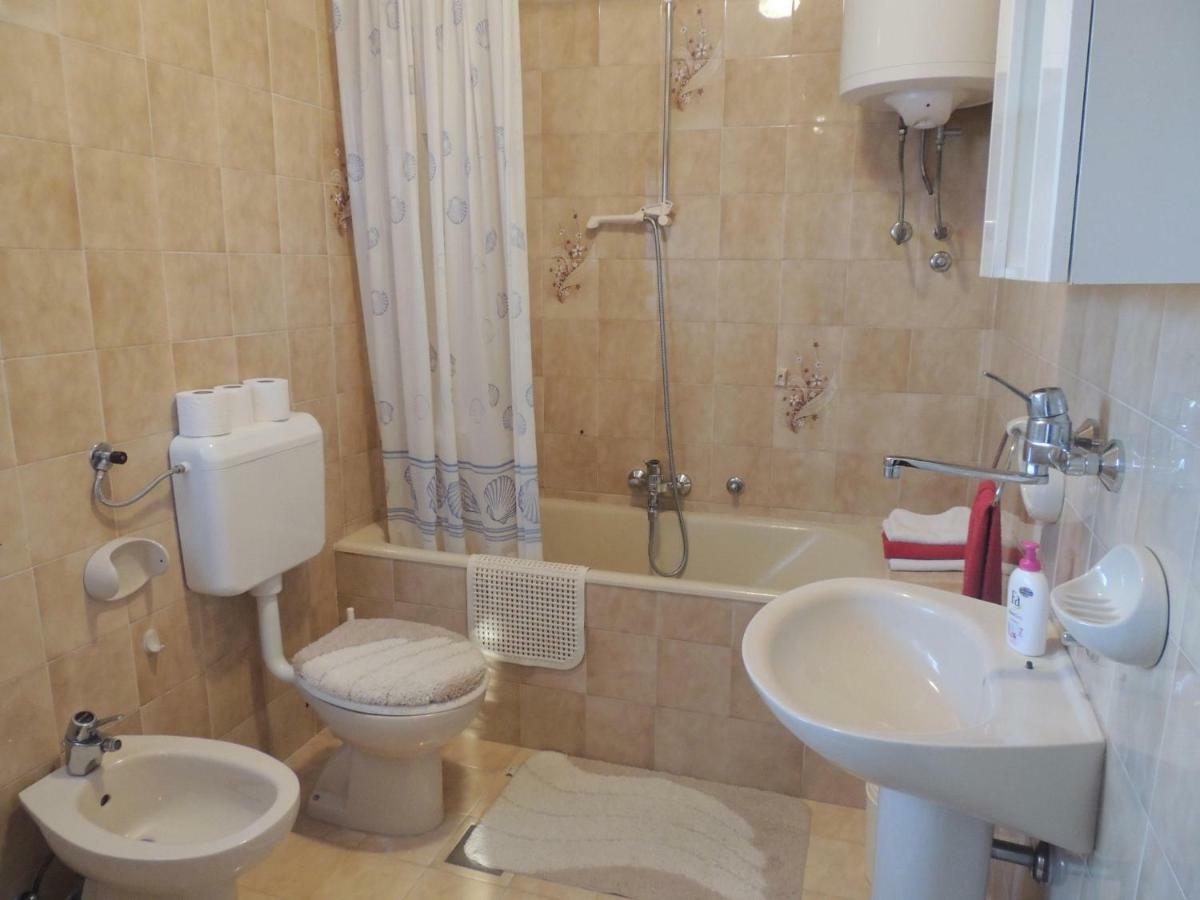 Apartment Biserka Malinska Buitenkant foto