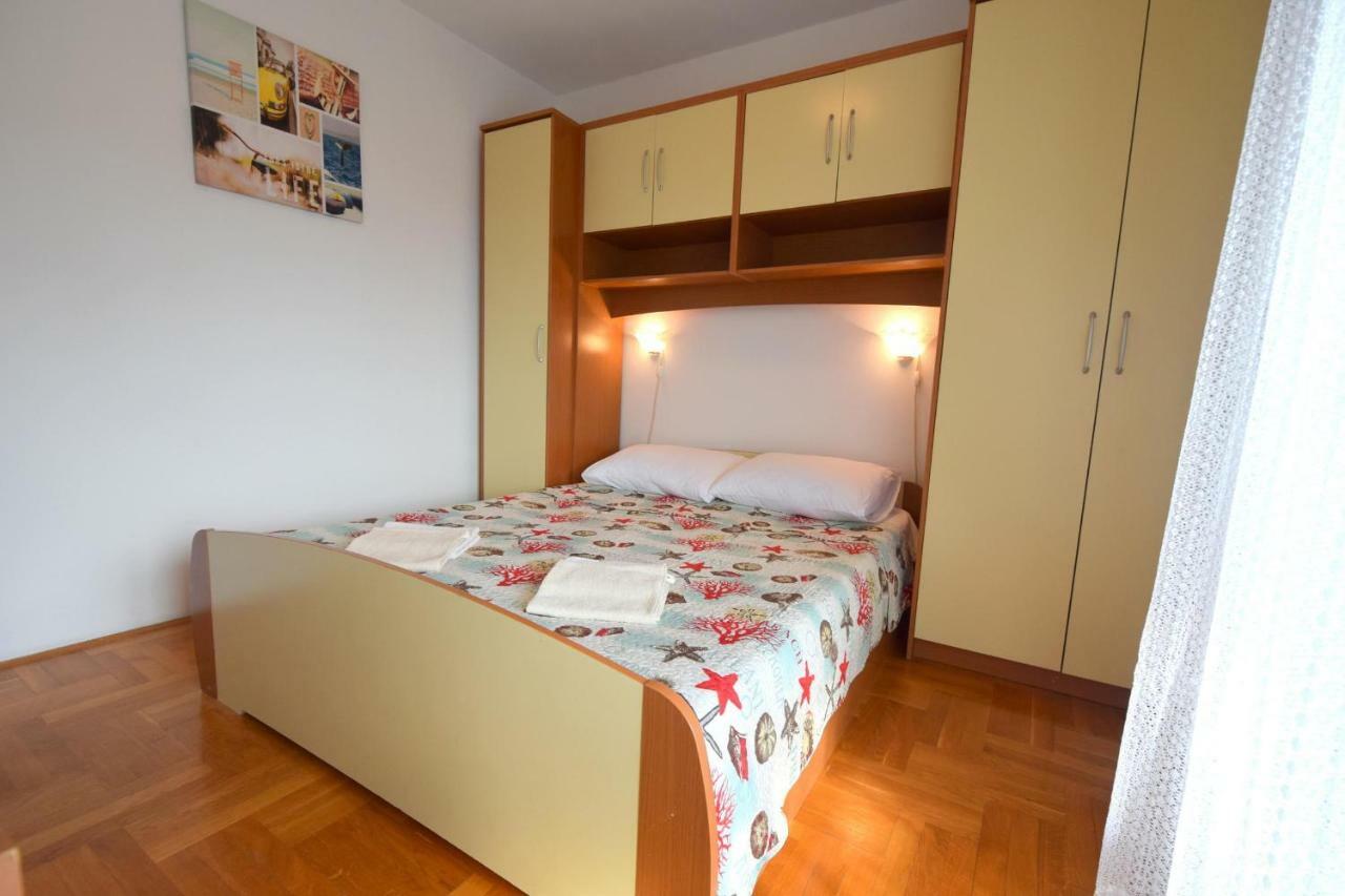 Apartment Biserka Malinska Buitenkant foto